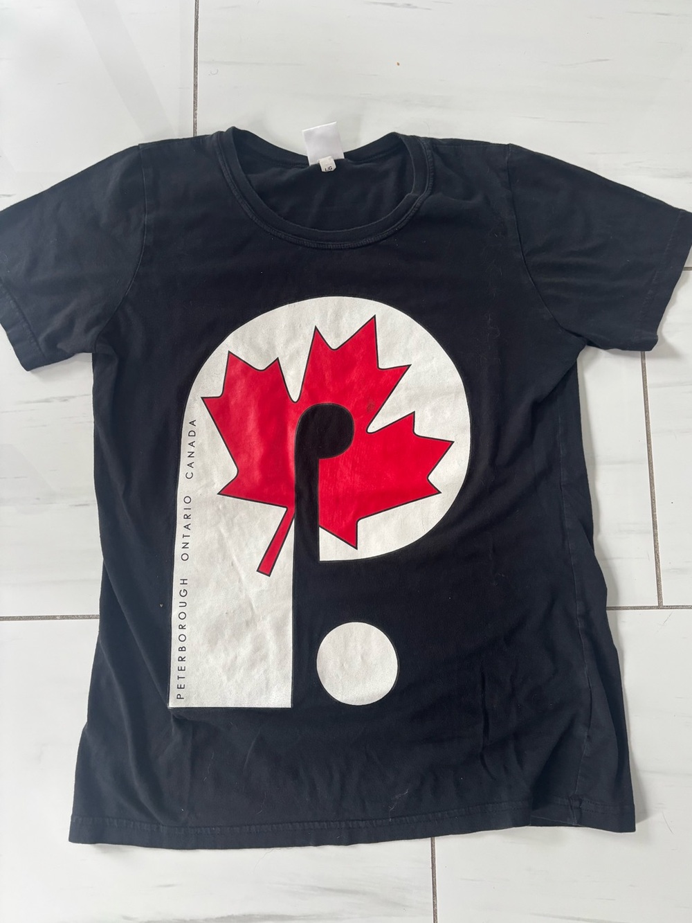 Black Short-Sleeve Peterborough Tee with Red Maple Graphic/Earbud P